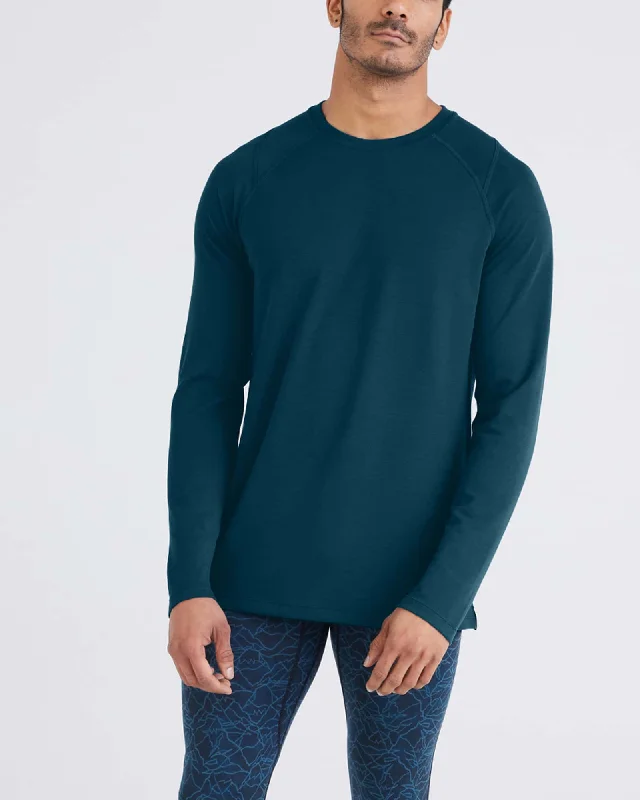 Slim - fit men's undershirts for a streamlined appearanceRoast Master Mid-Weight