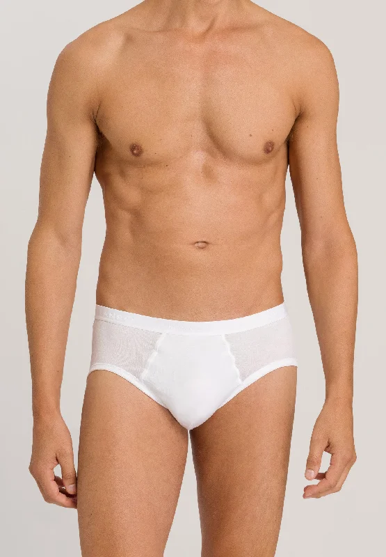 Low - cut men's briefs for a discreet appearanceCotton Pure-Briefs