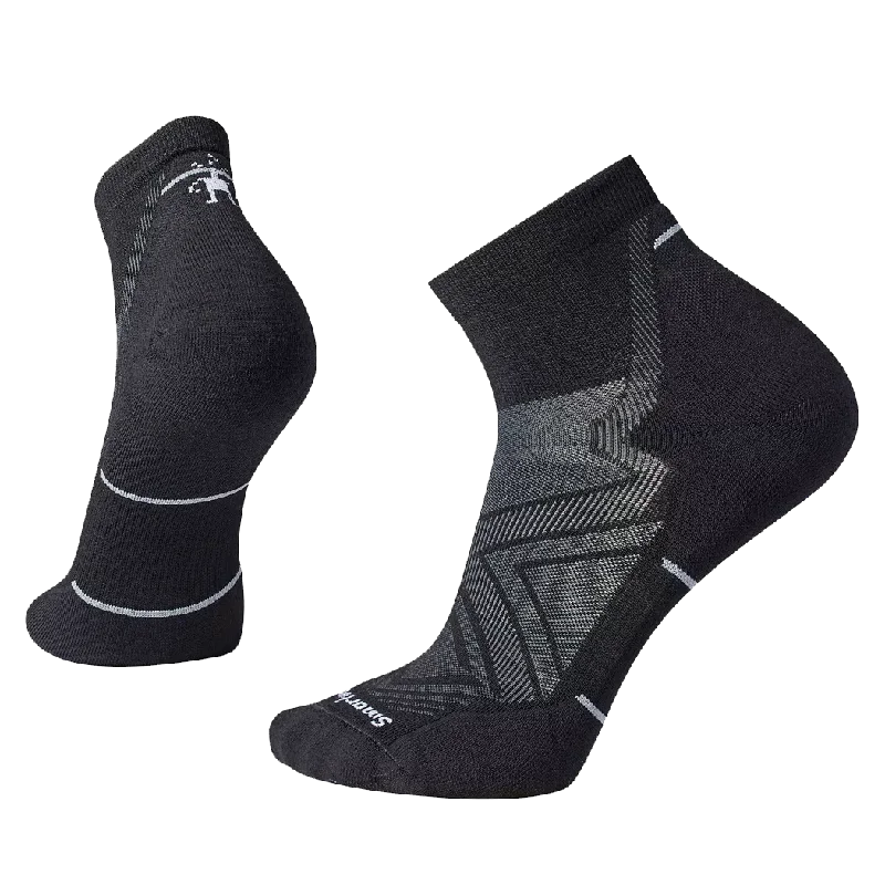Silk men's socks for a smooth and soft touchMen's Run Targeted Cushion Ankle