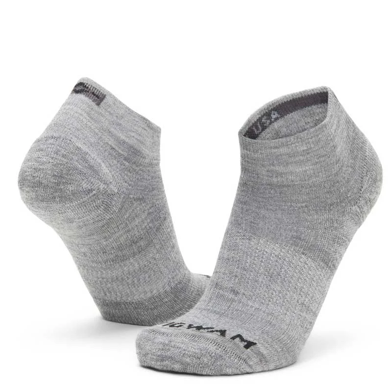 Compression men's socks for reducing swellingWigwam Axiom 1/4 Merino Sock