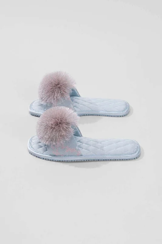 Low - rise men's thongs for a modern styleEmbroidered Pom Pom Slippers