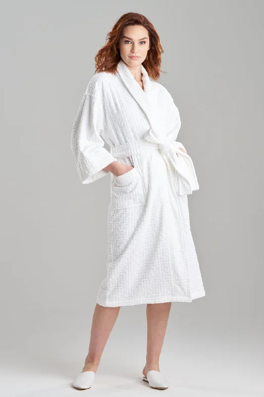 Seamless men's thongs for a discreet lookMaze Spa Robe