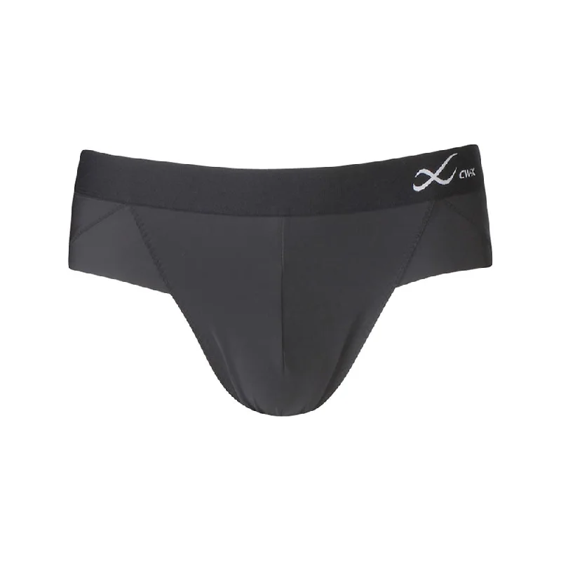 Slim - fit men's briefs for a modern style排汗運動內褲 Men Brief