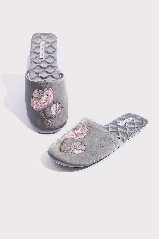Seamless men's thongs for a discreet lookSoft Sole Floral Motif Slippers